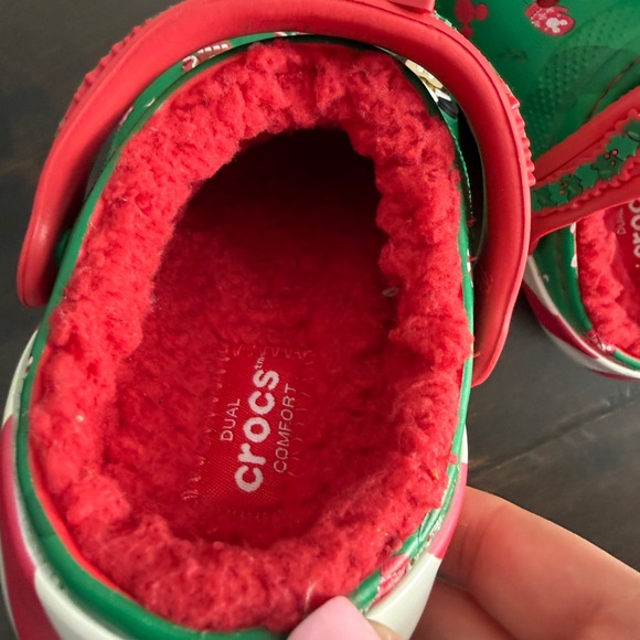 Crocs x Disney Parks Christmas 2024 Edition - Picture 4 of 9